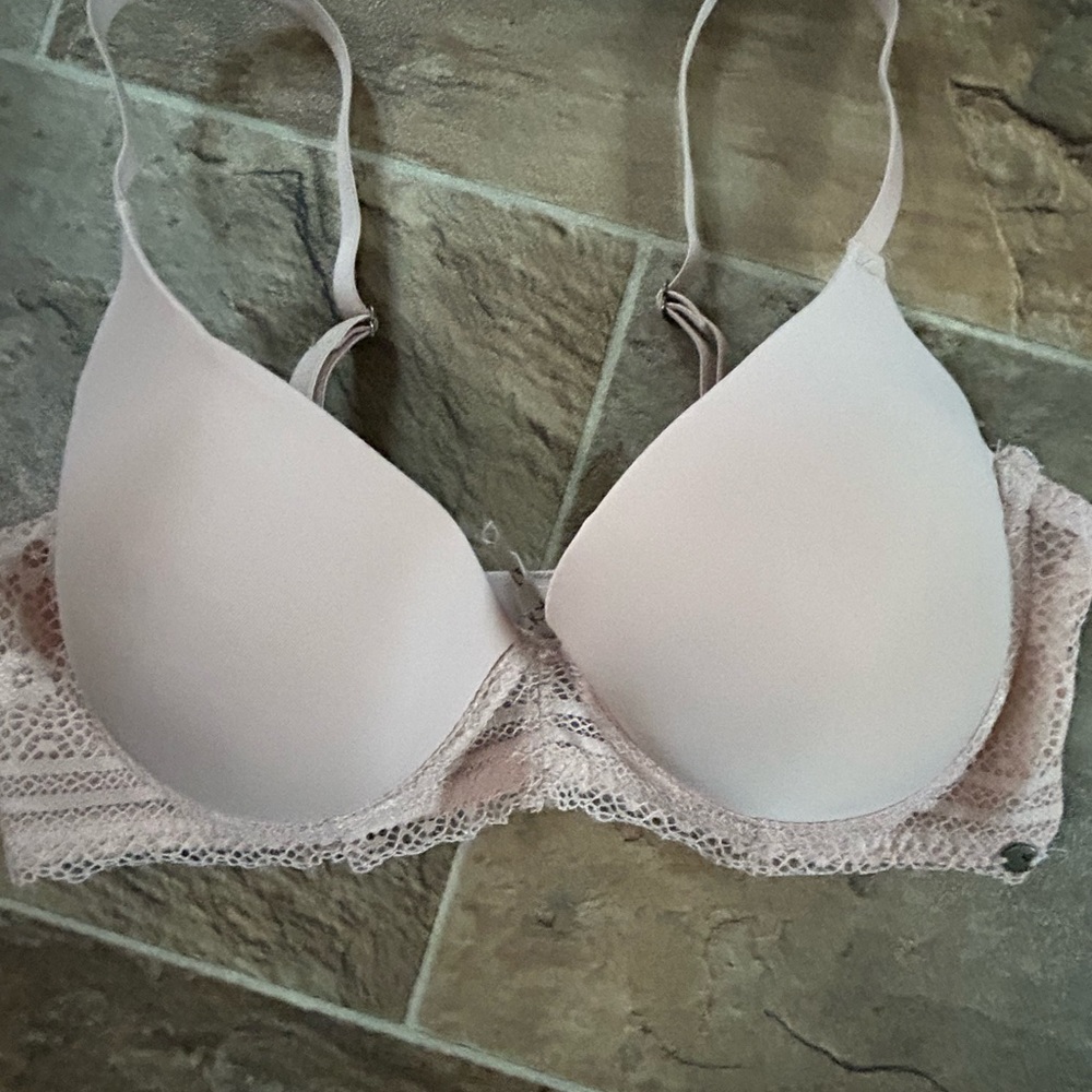 Lucky Brand light pink bra. Size 36 B.